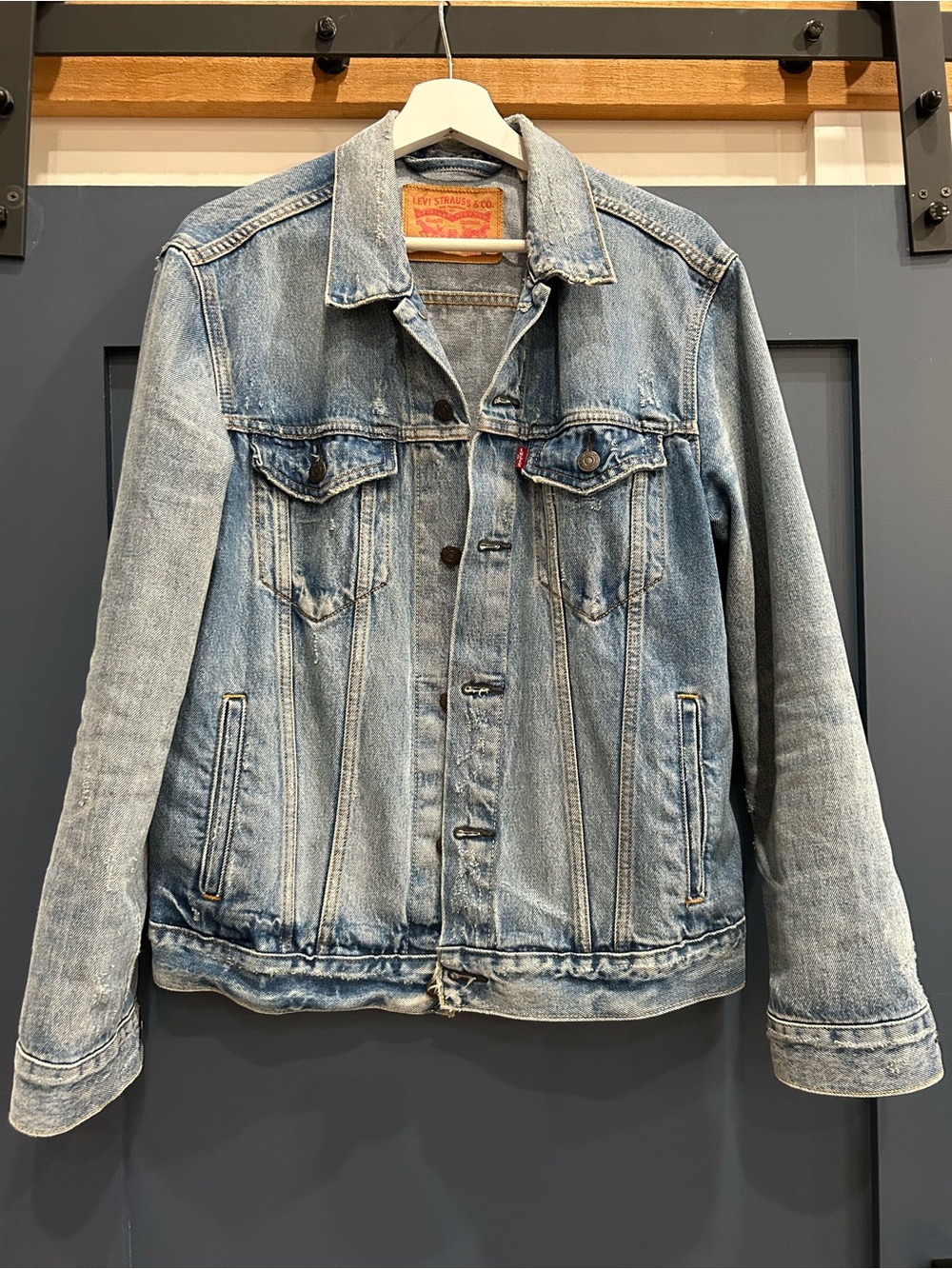 Levi's Light Wash Blue Denim Jacket - Classic Trucker Style